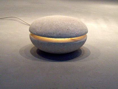 lampada da giardino design in pietra