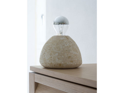 lampada da tavolo design in pietra