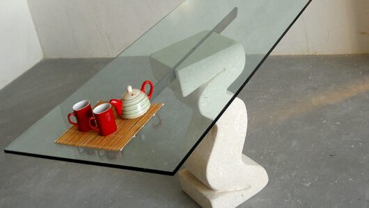 tavolo da pranzo moderno piano in cristallo