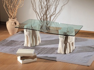 table basse moderne avec plateau en verre