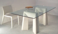 tavolo moderno con piano in vetro per soggiorno